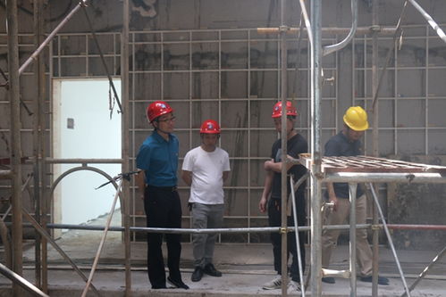 湖南建工集團(tuán)裝飾工程公司黨委書記、董事長(zhǎng)康思源深入在長(zhǎng)項(xiàng)目一線檢查安全生產(chǎn)工作